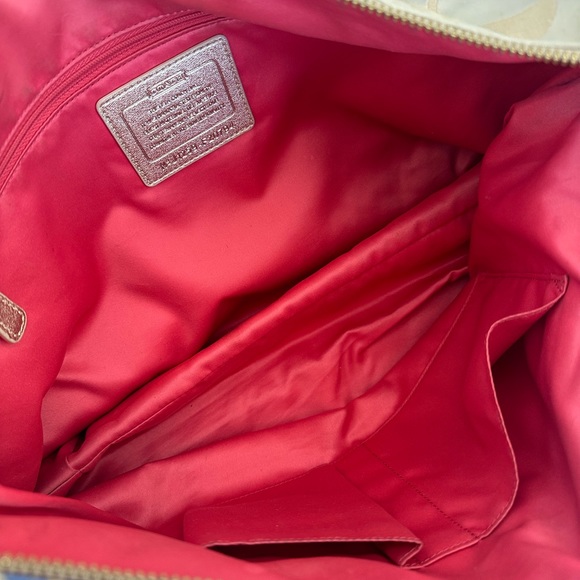 Gorgeous and fun Coach Handbag! - Picture 5 of 6